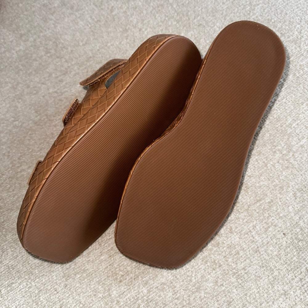 Flat Sandals - Picture 5 of 6